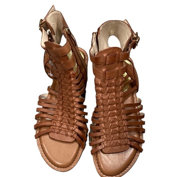 VINCE CAMUTO LEATHER SANDAL - Picture 1 of 8